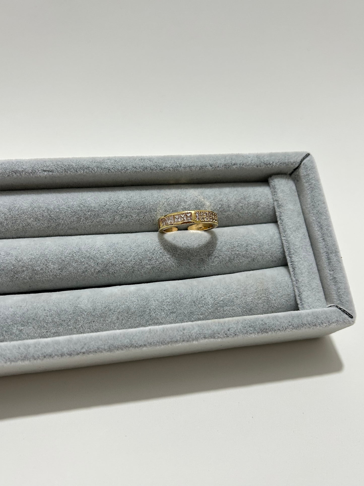 Carter Accessories Altın Renk Kare Taşlı Işıltılı Yüzük